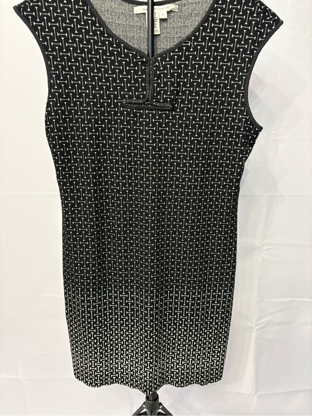 Max Studio Black and White Geometric Cap-Sleeve Sheath Dress